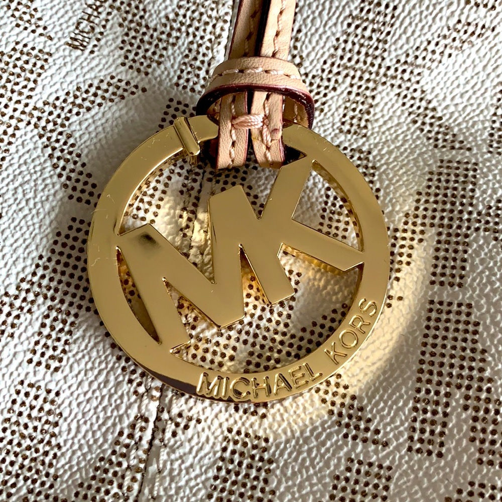 Michael Kors Vanilla purse - Picture 2 of 10